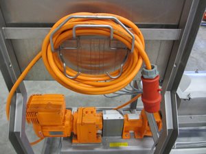 Mobiele Netzsch NM021 wormpomp met 120 liter schroefdoseerder
