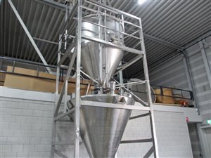 2500 liter wegende silo met 2000 liter buffersilo
